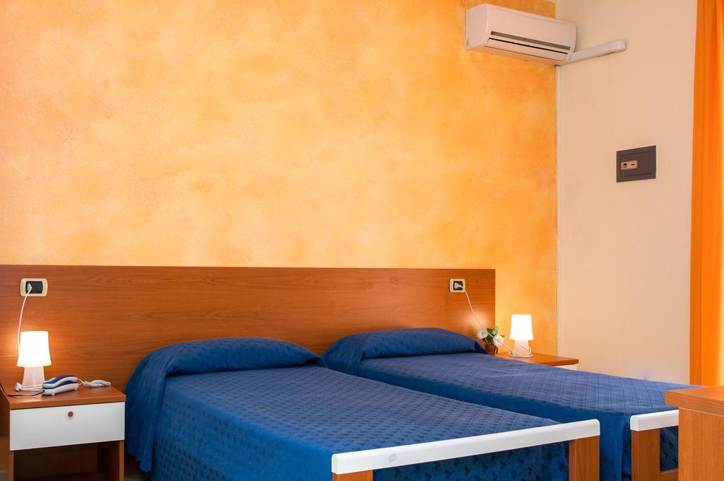 Megaron Hotel Pozzallo Habitación foto