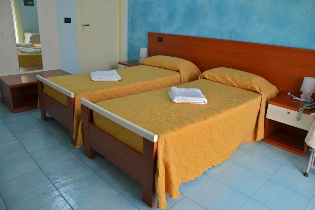 Megaron Hotel Pozzallo Habitación foto